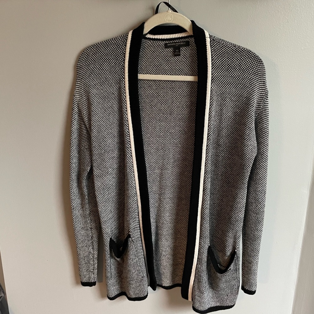 Banana Republic Cardigan. Black and white. XS